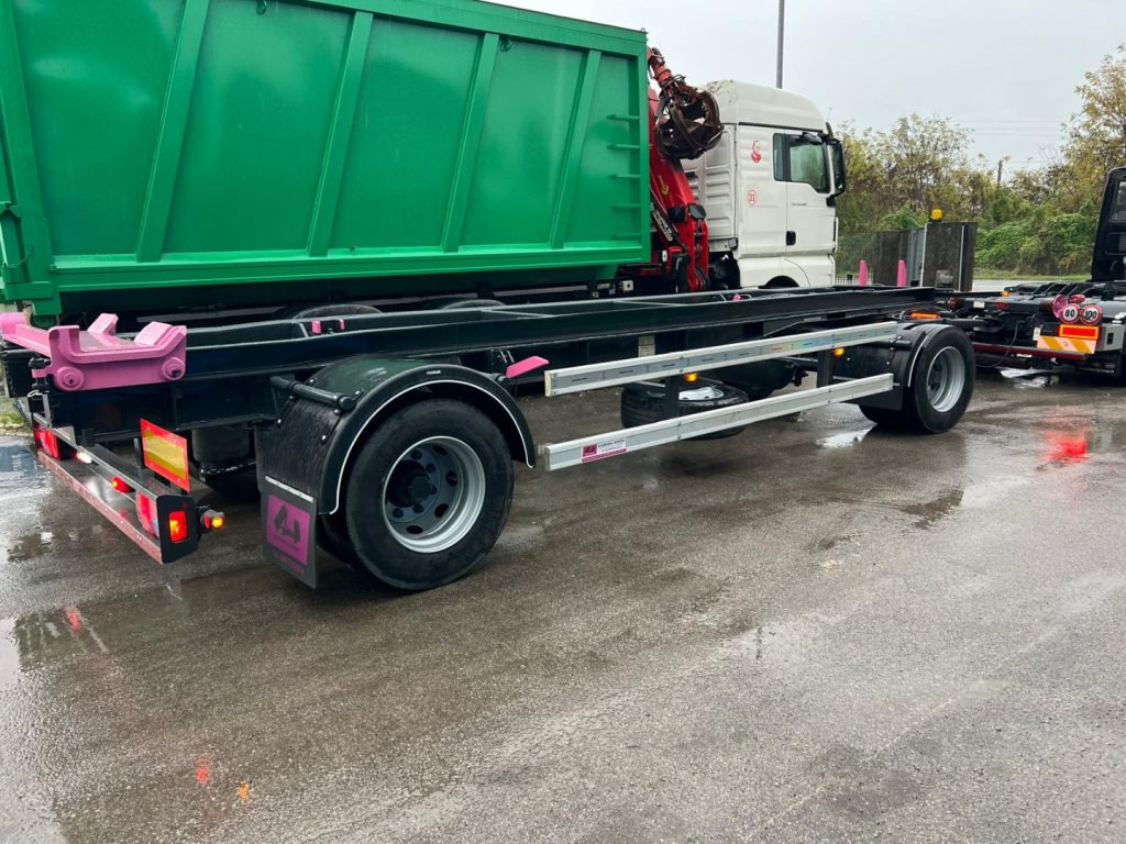 ATLAS RIMORCHIO ATLAS SCARRABILE - Roll-off/ Skip trailer: picture 4 ATLAS RIMORCHIO ATLAS SCARRABILE - Roll-off/ Skip trailer: picture 4