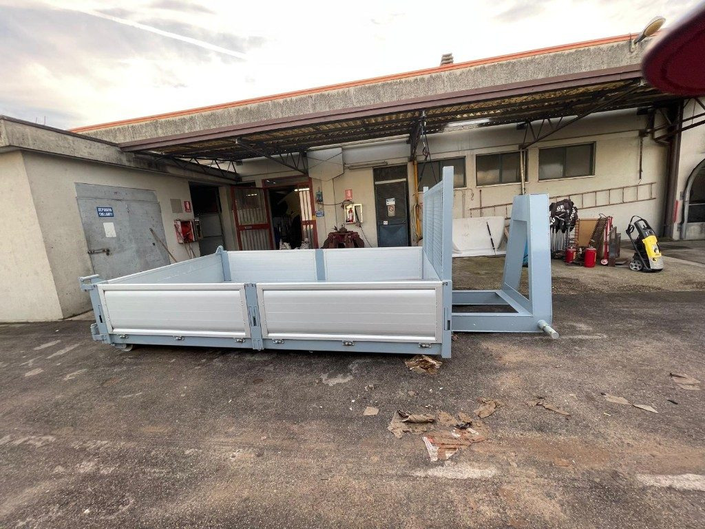 CONTAINER SCARRABILE NUOVO A PIANALE CON SPONDE - Roll-off container: picture 3 CONTAINER SCARRABILE NUOVO A PIANALE CON SPONDE - Roll-off container: picture 3