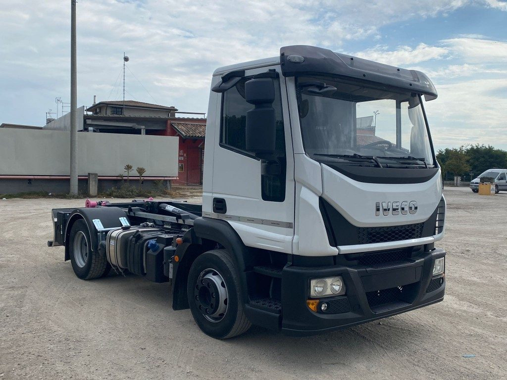 IVECO EUROCARGO 120E25 SCARRABILE - Hook lift truck: picture 2 IVECO EUROCARGO 120E25 SCARRABILE - Hook lift truck: picture 2