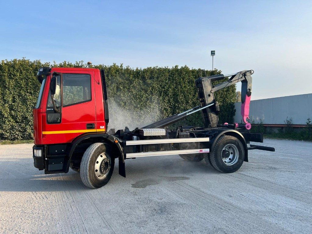 IVECO EUROCARGO 150E18K SCARRABILE - Hook lift truck: picture 2 IVECO EUROCARGO 150E18K SCARRABILE - Hook lift truck: picture 2