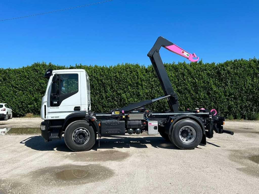 IVECO EUROCARGO 180E32K NUOVO SCARRABILE - Hook lift truck: picture 3 IVECO EUROCARGO 180E32K NUOVO SCARRABILE - Hook lift truck: picture 3