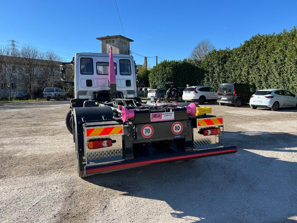 IVECO EUROCARGO 180EL28 SCARRABILE - Hook lift truck: picture 5 IVECO EUROCARGO 180EL28 SCARRABILE - Hook lift truck: picture 5
