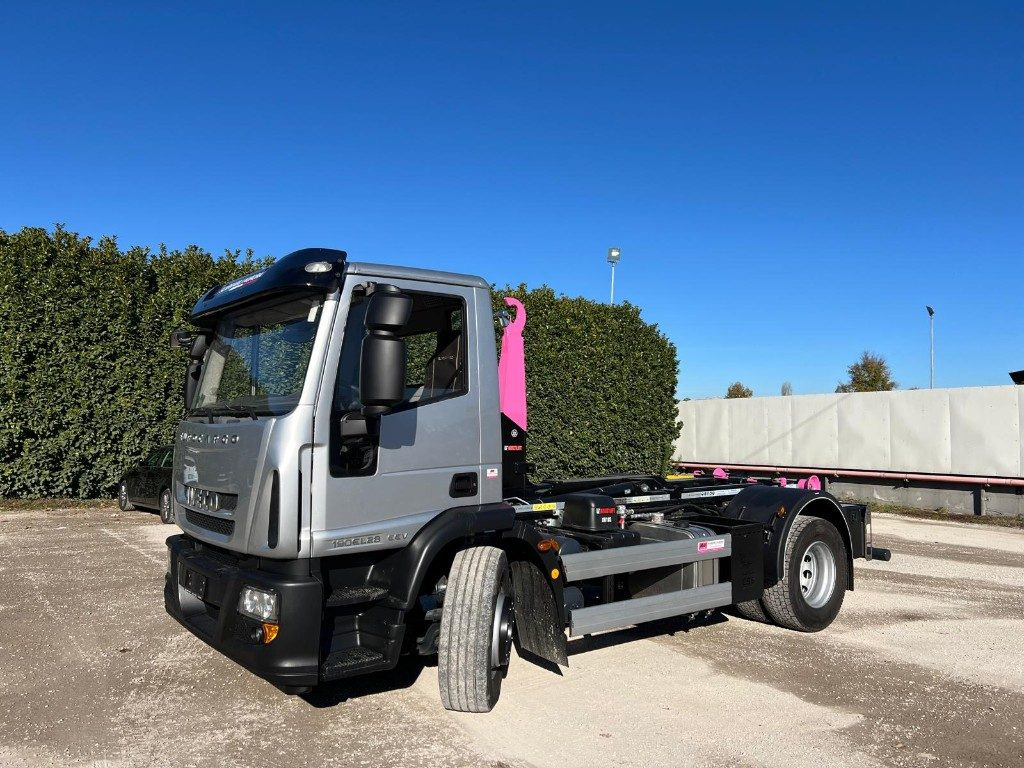 IVECO EUROCARGO 180EL28 SCARRABILE - Hook lift truck: picture 1 IVECO EUROCARGO 180EL28 SCARRABILE - Hook lift truck: picture 1