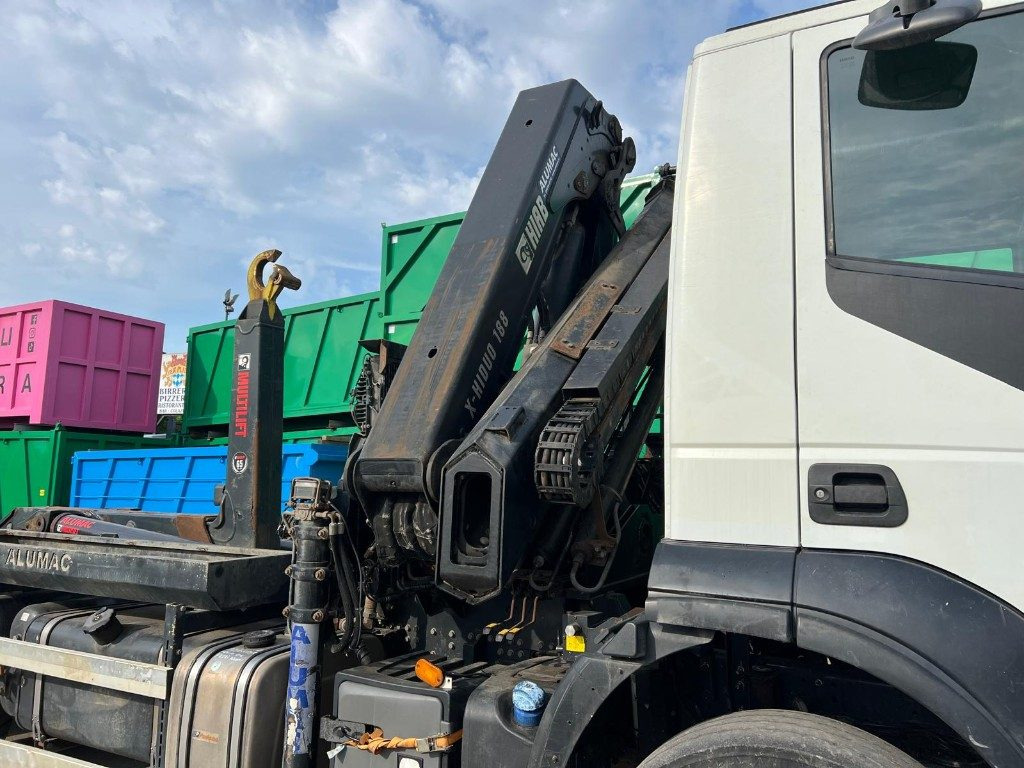 IVECO TRAKKER 410 SCARRABILE - Hook lift truck: picture 3 IVECO TRAKKER 410 SCARRABILE - Hook lift truck: picture 3