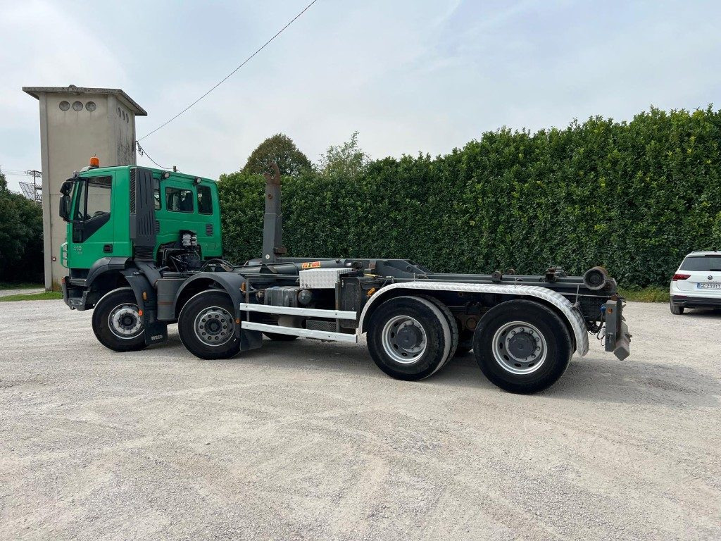IVECO TRAKKER AD340T41 SCARRABILE - Hook lift truck: picture 4 IVECO TRAKKER AD340T41 SCARRABILE - Hook lift truck: picture 4