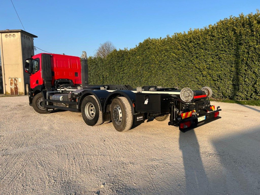 IVECO X-WAY AD260 NUOVO TARGATO SCARRABILE - Hook lift truck: picture 3 IVECO X-WAY AD260 NUOVO TARGATO SCARRABILE - Hook lift truck: picture 3