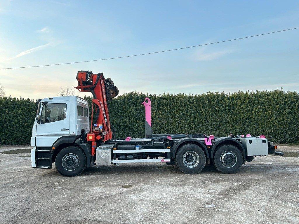 MERCEDES-BENZ MERCEDES AXOR 2533 SCARRABILE CON GRU E POLIPO - Hook lift truck, Crane truck: picture 5 MERCEDES-BENZ MERCEDES AXOR 2533 SCARRABILE CON GRU E POLIPO - Hook lift truck, Crane truck: picture 5