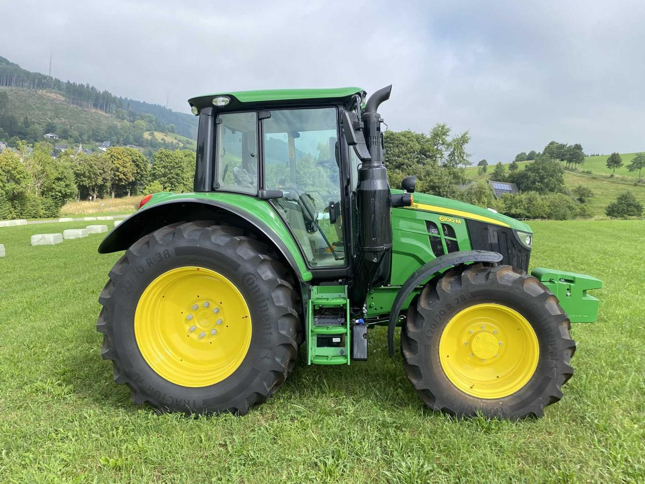 John Deere 6100 M AutoQuadEco - Farm tractor: picture 4 John Deere 6100 M AutoQuadEco - Farm tractor: picture 4