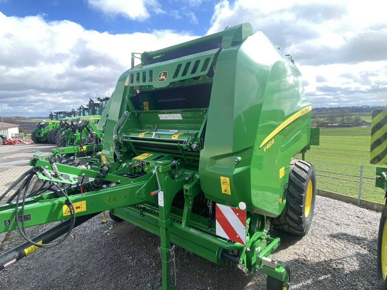 John Deere V461 R - 671 Bunde - Round baler: picture 1 John Deere V461 R - 671 Bunde - Round baler: picture 1