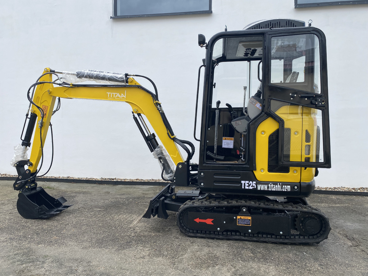 TITAN TE25 - Mini excavator: picture 1 TITAN TE25 - Mini excavator: picture 1