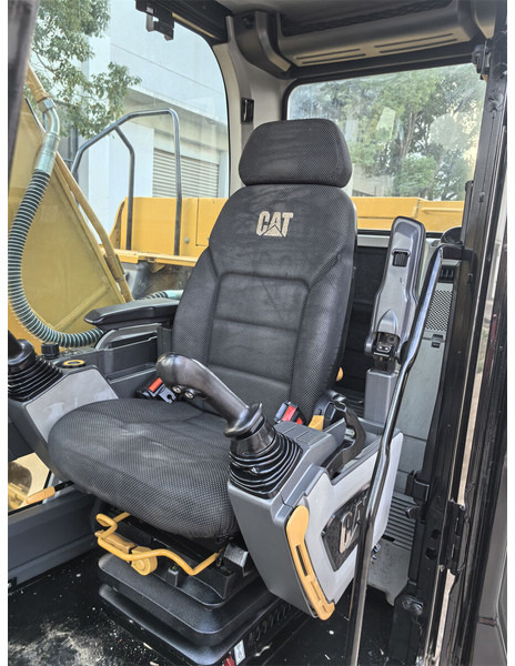 Crawler excavator Caterpillar 320GC: picture 11