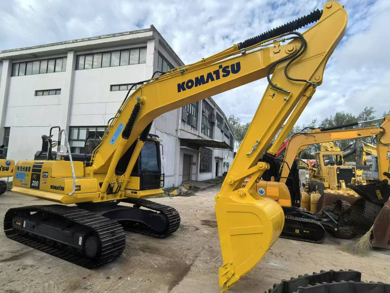 Komatsu PC200 PC220 - Crawler excavator: picture 3 Komatsu PC200 PC220 - Crawler excavator: picture 3