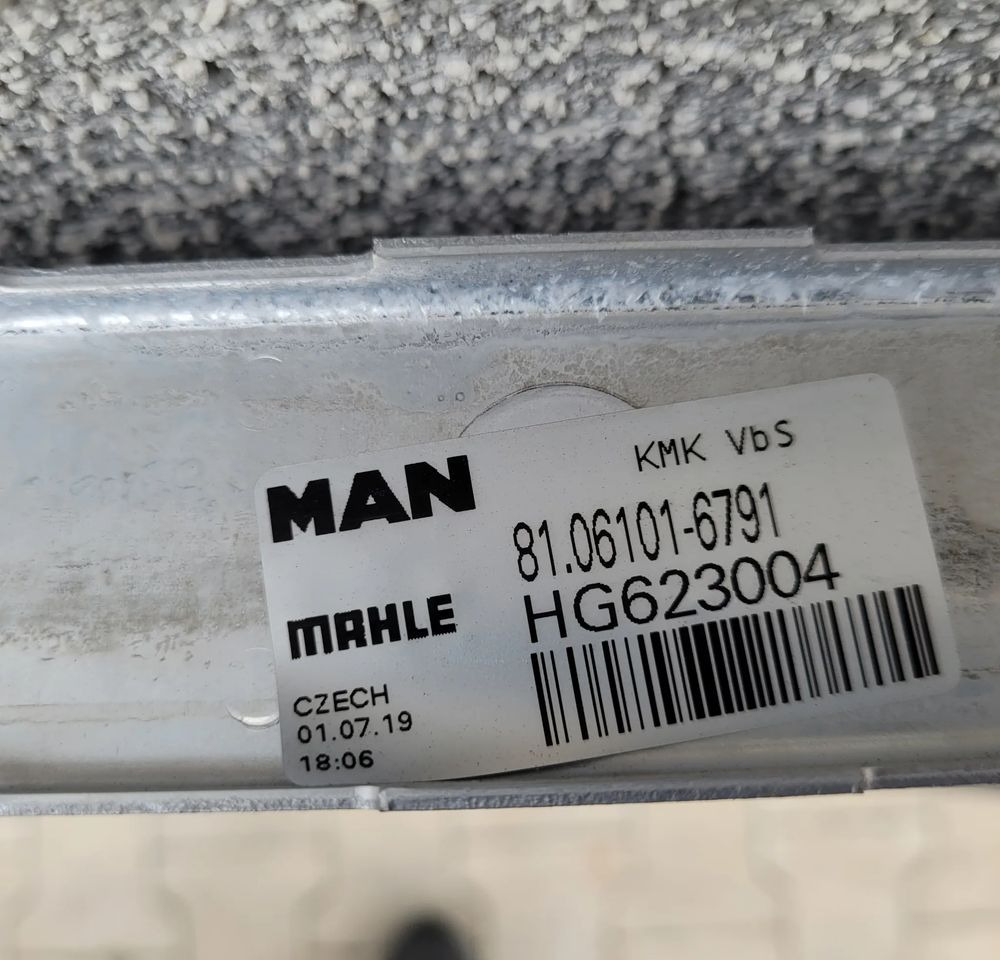 CHŁODNICA WODY MAN TGS E6 81.06101-6791 NOWY ORYGINAŁ - Radiator for Truck: picture 3 CHŁODNICA WODY MAN TGS E6 81.06101-6791 NOWY ORYGINAŁ - Radiator for Truck: picture 3