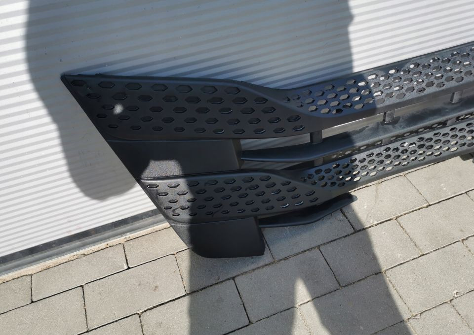 GRILL ATRAPA IVECO STRALIS S WAY 5802401392 - Grill for Truck: picture 2 GRILL ATRAPA IVECO STRALIS S WAY 5802401392 - Grill for Truck: picture 2