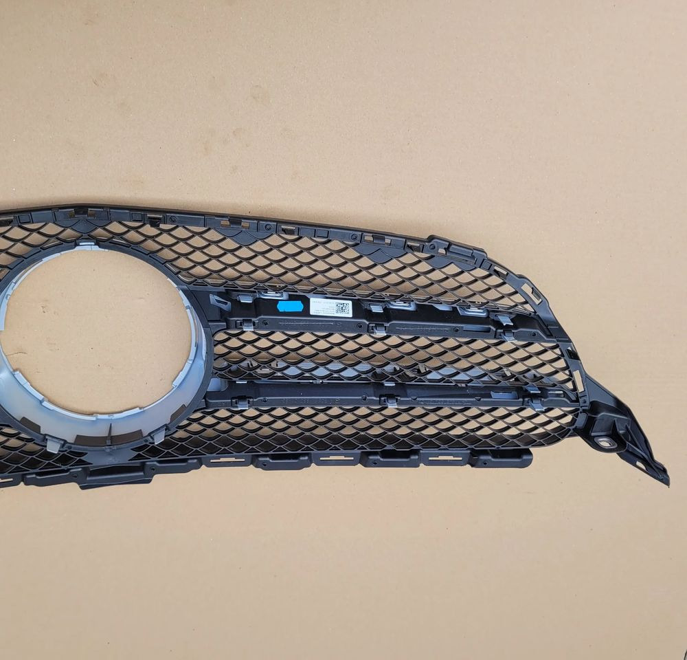 GRILL ATRAPA MERCEDES C KLASA A205 880 01 83 - Grill for Truck: picture 5 GRILL ATRAPA MERCEDES C KLASA A205 880 01 83 - Grill for Truck: picture 5