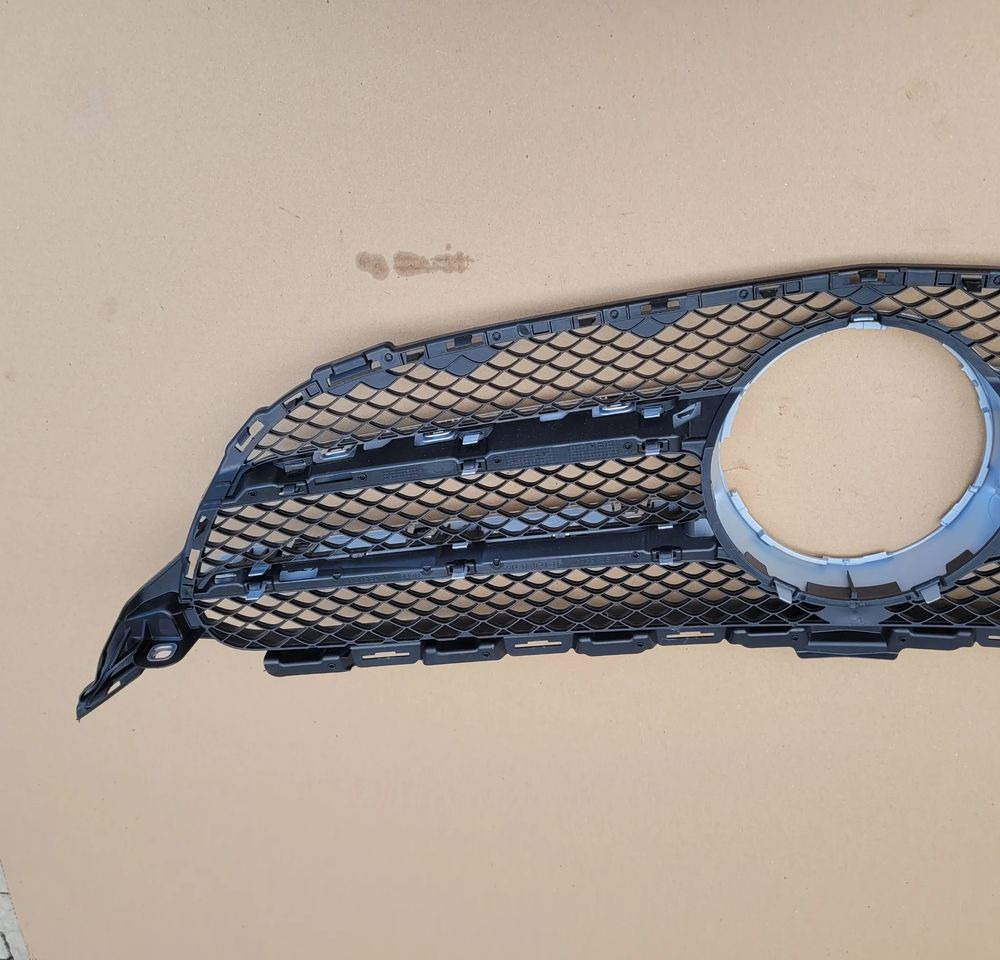 GRILL ATRAPA MERCEDES C KLASA A205 880 01 83 - Grill for Truck: picture 4 GRILL ATRAPA MERCEDES C KLASA A205 880 01 83 - Grill for Truck: picture 4