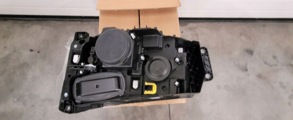 LAMPA RENAULT RANGE T NOWY ORYGINAŁ LEWA - Headlight for Truck: picture 2 LAMPA RENAULT RANGE T NOWY ORYGINAŁ LEWA - Headlight for Truck: picture 2