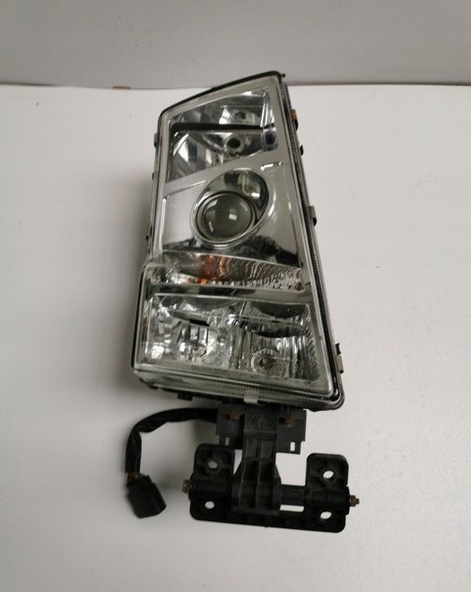 LAMPA VOLVO FH12 fh13 ORYGINAŁ PRAWA - Headlight: picture 1 LAMPA VOLVO FH12 fh13 ORYGINAŁ PRAWA - Headlight: picture 1