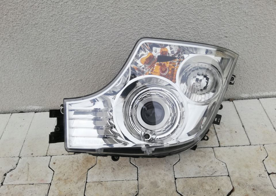 LAMPA XENON MERCEDES MP4 LH. Sprawna. - Headlight: picture 1 LAMPA XENON MERCEDES MP4 LH. Sprawna. - Headlight: picture 1