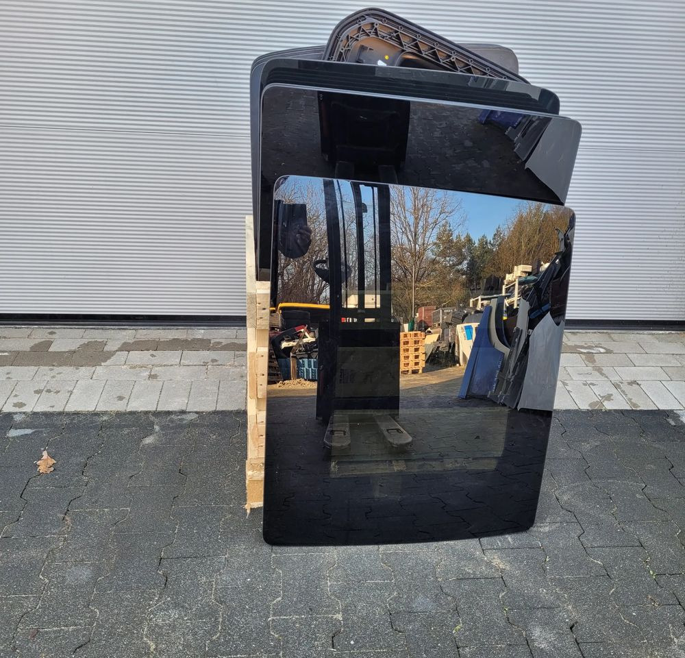 SZYBERDACH SZYBA DAF XF XG NM. 2237060 ORYGINAŁ CHWALIM116 - Body and exterior for Truck: picture 1 SZYBERDACH SZYBA DAF XF XG NM. 2237060 ORYGINAŁ CHWALIM116 - Body and exterior for Truck: picture 1