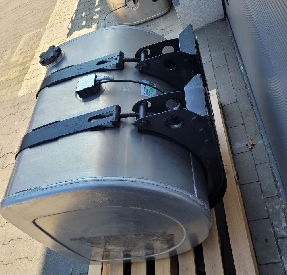 ZBIORNIK PALIWA VOLVO FH4 FH5 RENAULT 90X70X70 CM 365L 21516446 CHWALIM116 - Fuel system for Truck: picture 4 ZBIORNIK PALIWA VOLVO FH4 FH5 RENAULT 90X70X70 CM 365L 21516446 CHWALIM116 - Fuel system for Truck: picture 4