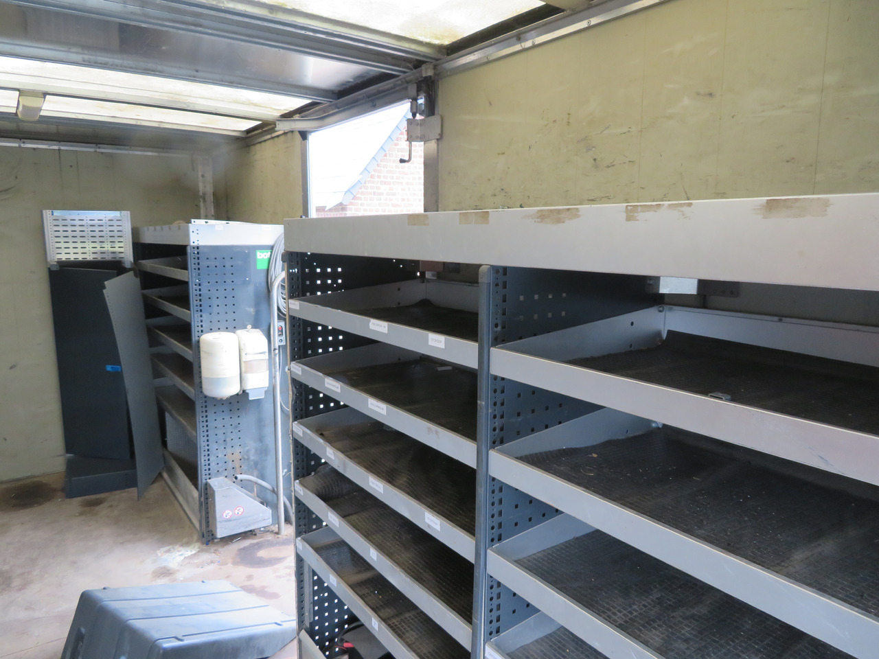 Box truck Iveco Eurocargo ML90E18 Bakwagen: picture 11