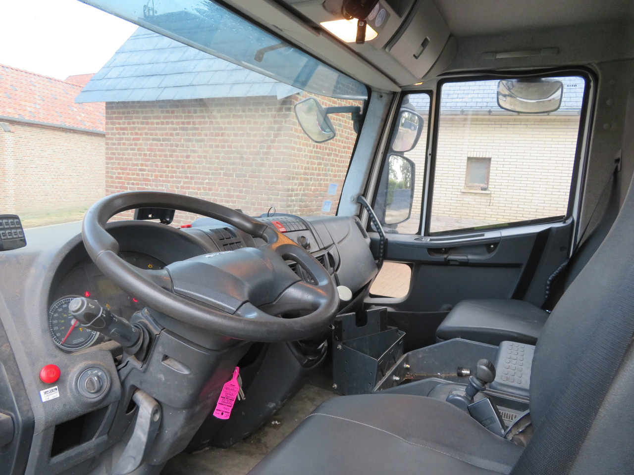 Box truck Iveco Eurocargo ML90E18 Bakwagen: picture 14