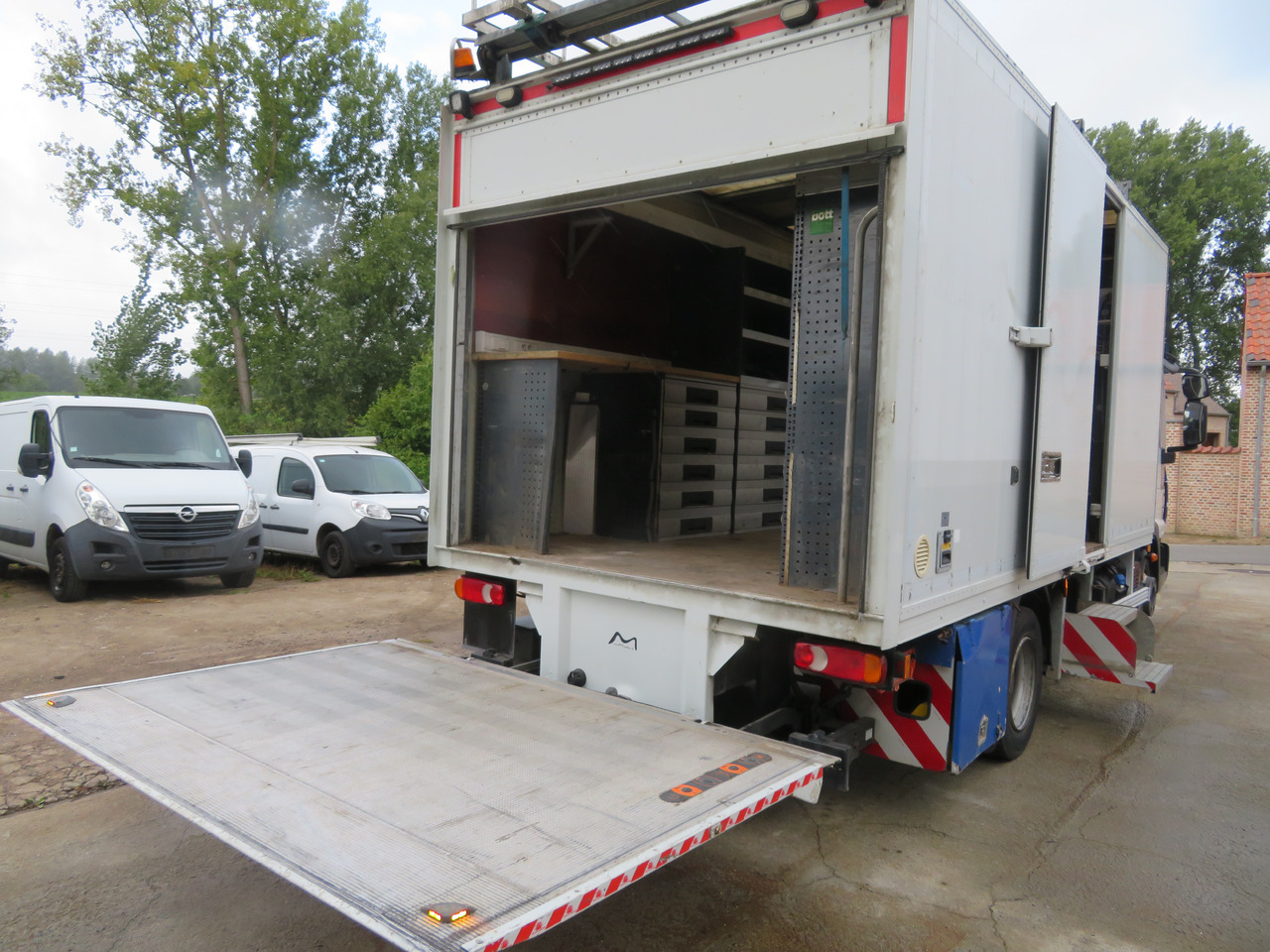 Box truck Iveco Eurocargo ML90E18 Bakwagen: picture 10
