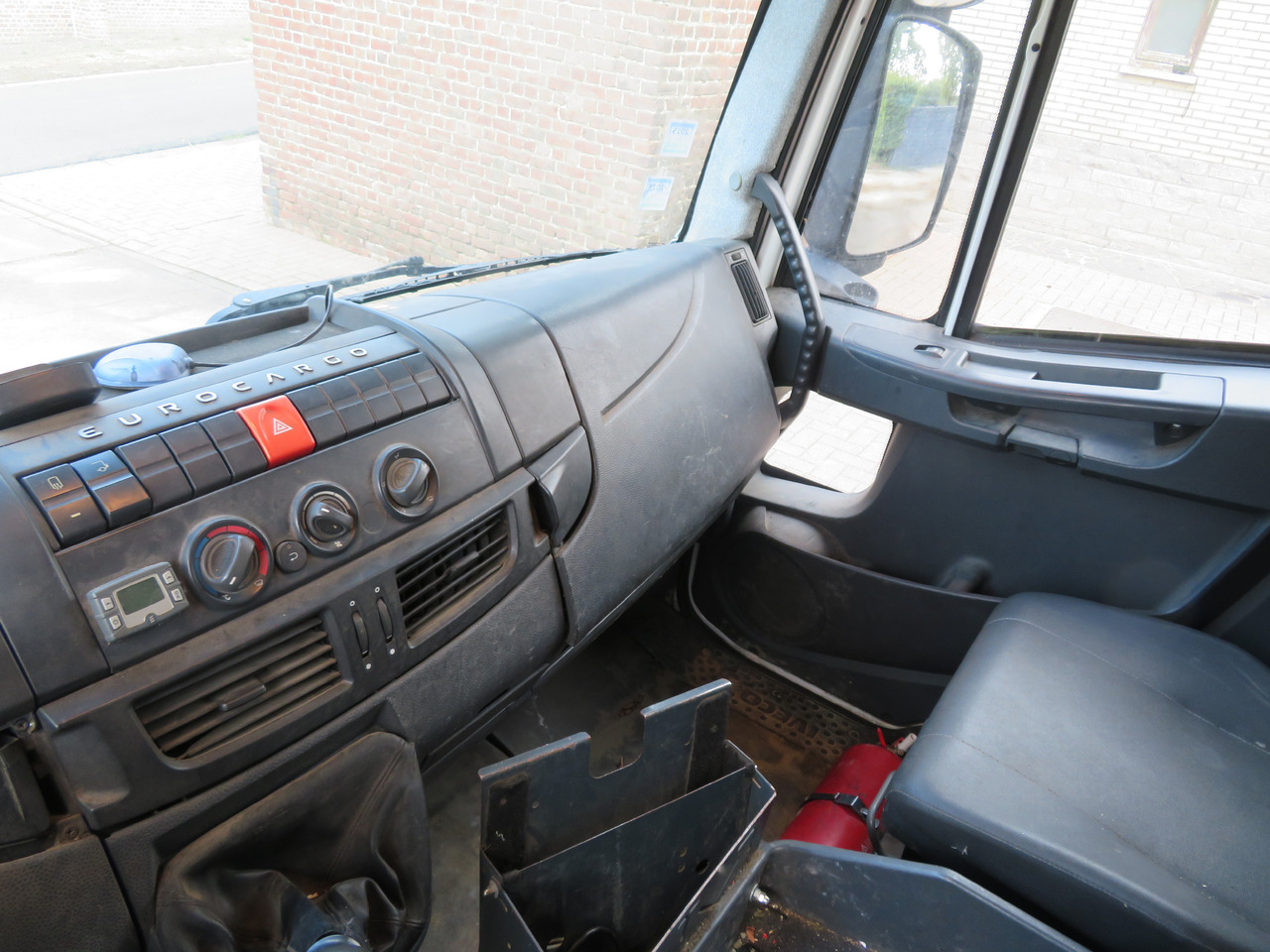 Box truck Iveco Eurocargo ML90E18 Bakwagen: picture 15
