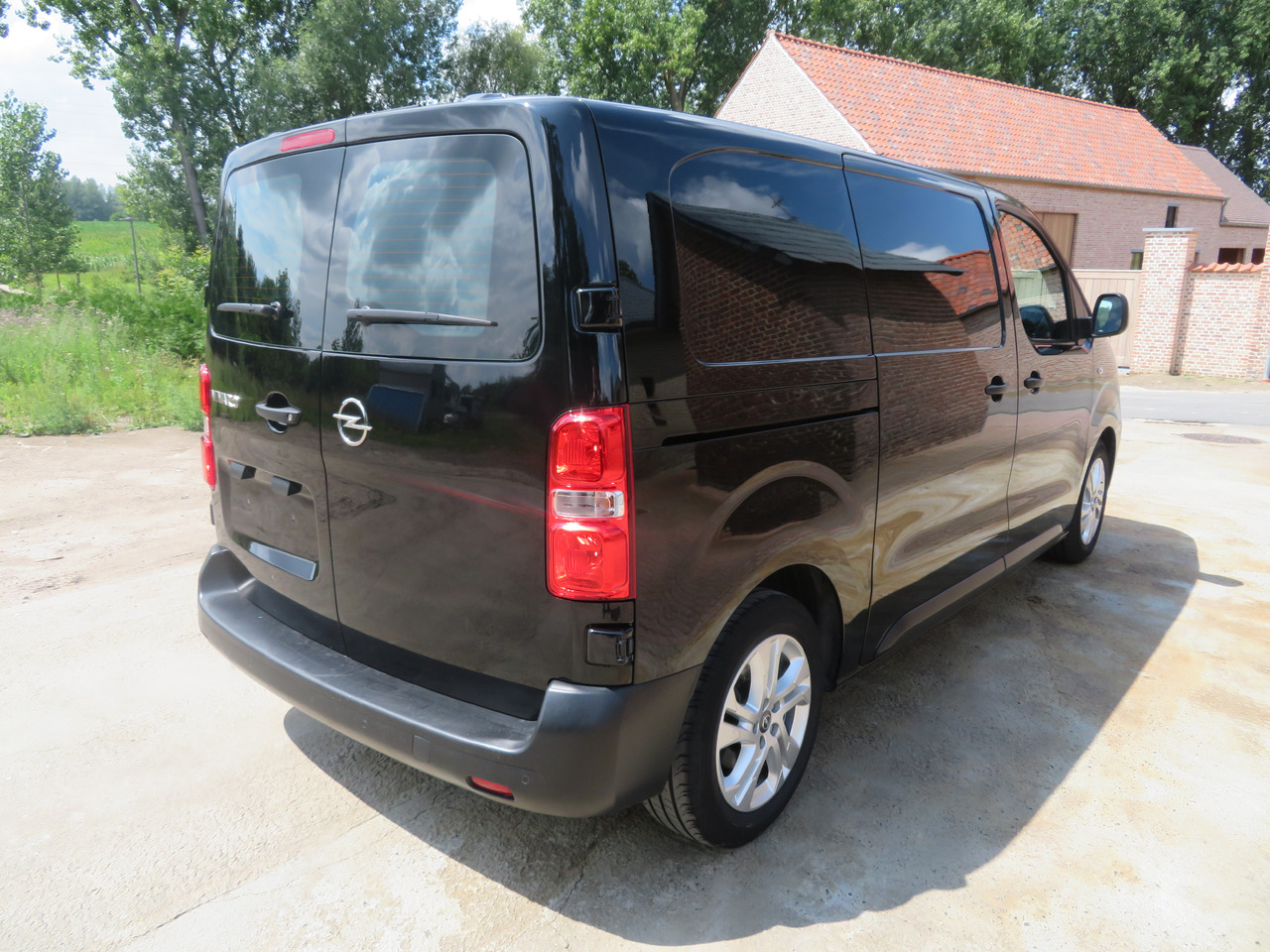 Leasing of OPEL Vivaro Edition 2.0 Turbo - L2H1 OPEL Vivaro Edition 2.0 Turbo - L2H1: picture 7