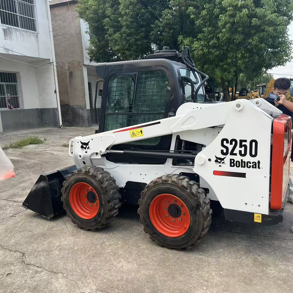 BOBCAT Skid Steer Loader S250 New Condition Hours True - Skid steer loader: picture 4 BOBCAT Skid Steer Loader S250 New Condition Hours True - Skid steer loader: picture 4