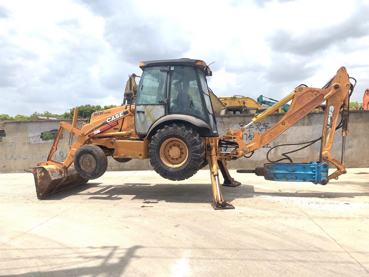 CASE 580M - Backhoe loader: picture 4 CASE 580M - Backhoe loader: picture 4