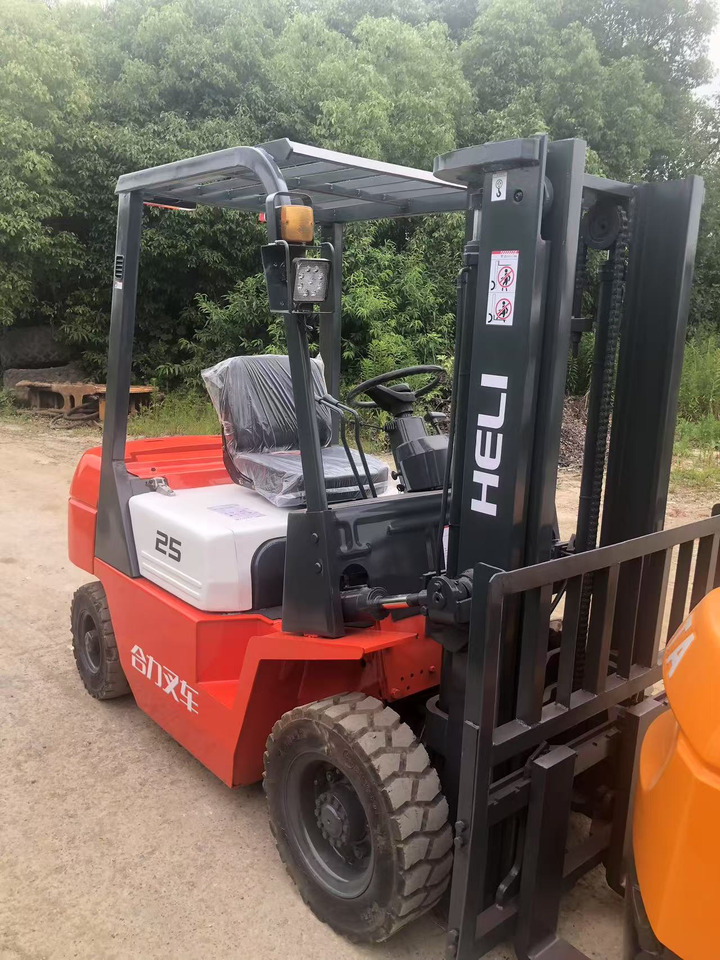 HELI 2.5 ton Fork lift Click for Discount - Diesel forklift: picture 1 HELI 2.5 ton Fork lift Click for Discount - Diesel forklift: picture 1