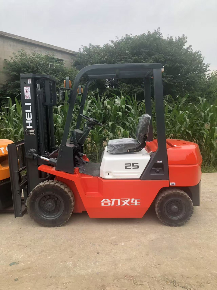 HELI 2.5 ton Fork lift Click for Discount - Diesel forklift: picture 3 HELI 2.5 ton Fork lift Click for Discount - Diesel forklift: picture 3