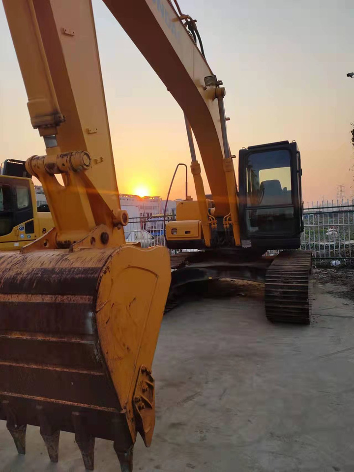 HYUNDAI R225LC-7 - Crawler excavator: picture 5 HYUNDAI R225LC-7 - Crawler excavator: picture 5