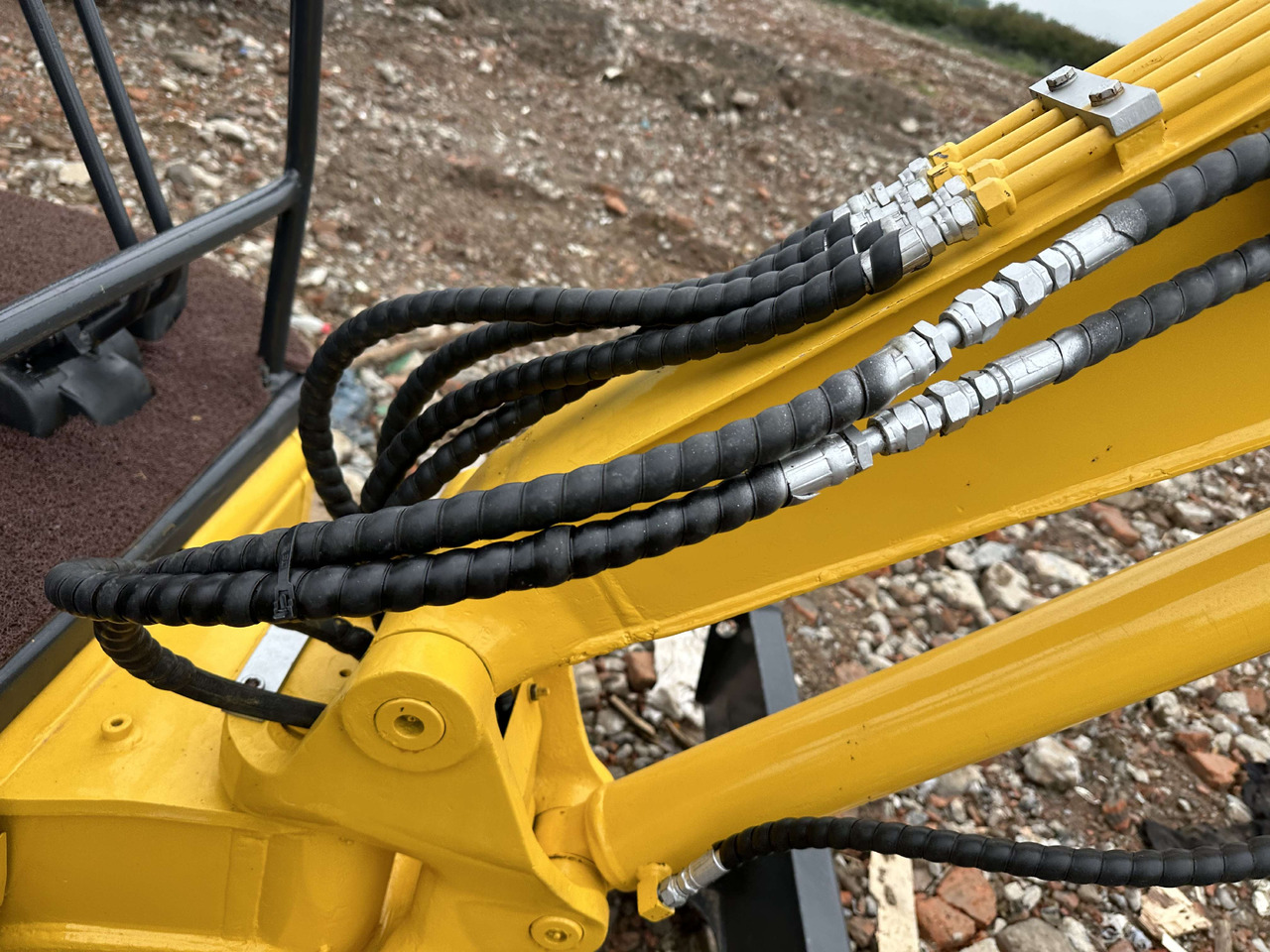 KOMATSU Mini Excavator - Mini excavator: picture 3 KOMATSU Mini Excavator - Mini excavator: picture 3