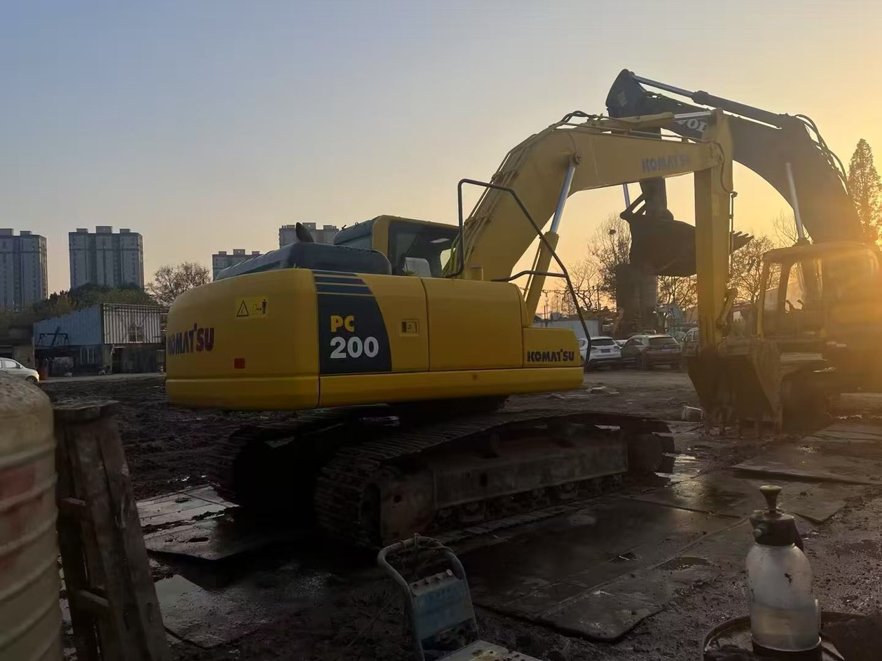 KOMATSU PC200-8 - Crawler excavator: picture 1 KOMATSU PC200-8 - Crawler excavator: picture 1
