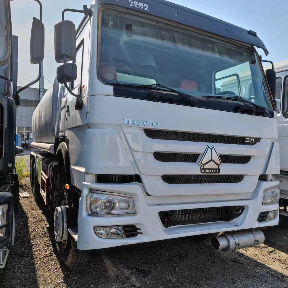 SINOTRUK HOWO 371 Fuel Tanker Truck Reliable Tanker Vehicle - Tank truck: picture 3 SINOTRUK HOWO 371 Fuel Tanker Truck Reliable Tanker Vehicle - Tank truck: picture 3