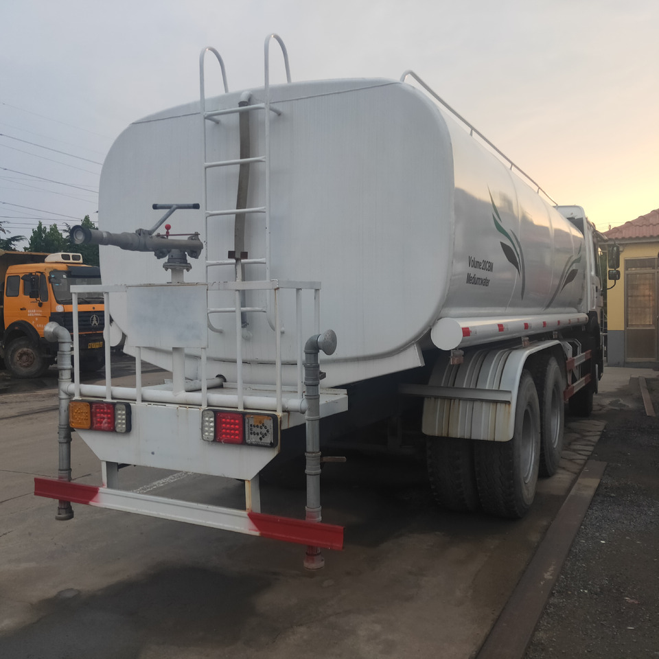 SINOTRUK HOWO WATER TANK CLICK HERE FOR DISCOUNT - Tank truck: picture 5 SINOTRUK HOWO WATER TANK CLICK HERE FOR DISCOUNT - Tank truck: picture 5