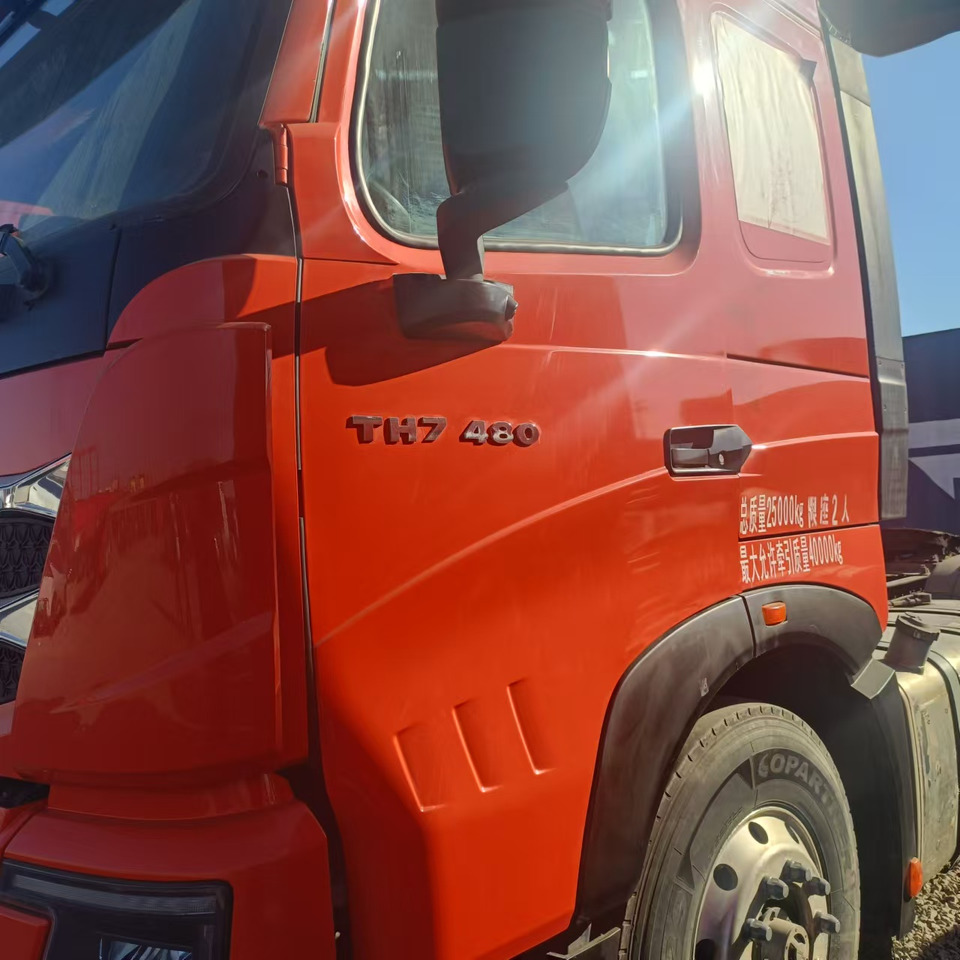 SINOTRUK Howo TH7 6x4 Truck Head 480HP Competitive Price - Tractor unit: picture 3 SINOTRUK Howo TH7 6x4 Truck Head 480HP Competitive Price - Tractor unit: picture 3