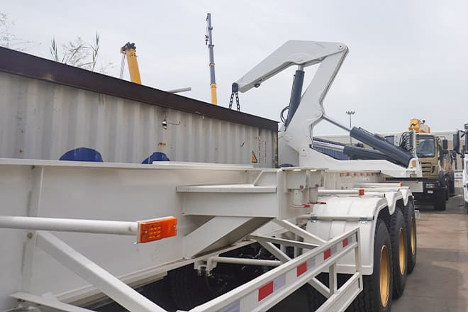 China Container Side Loader Price for Sale in Ghana - Container transporter/ Swap body semi-trailer: picture 4 China Container Side Loader Price for Sale in Ghana - Container transporter/ Swap body semi-trailer: picture 4
