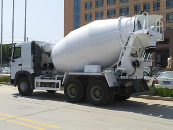 SINOTRUK Concrete Mixer Truck for Sale in Ghana - Concrete mixer truck: picture 2 SINOTRUK Concrete Mixer Truck for Sale in Ghana - Concrete mixer truck: picture 2
