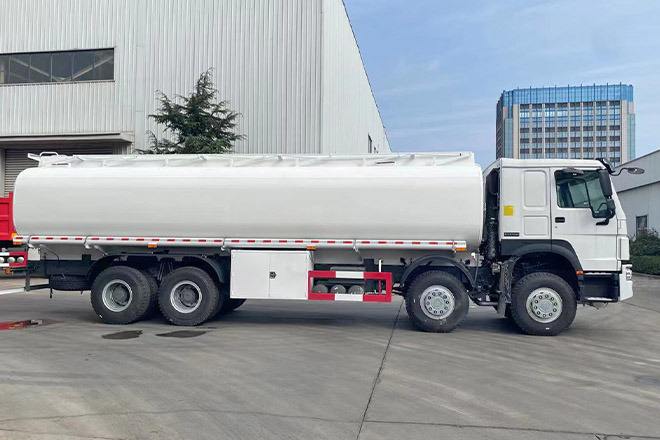 SINOTRUK Howo 371 Petrol Tank Truck Price for Sale in Saudi Arabia - Tank truck: picture 4 SINOTRUK Howo 371 Petrol Tank Truck Price for Sale in Saudi Arabia - Tank truck: picture 4