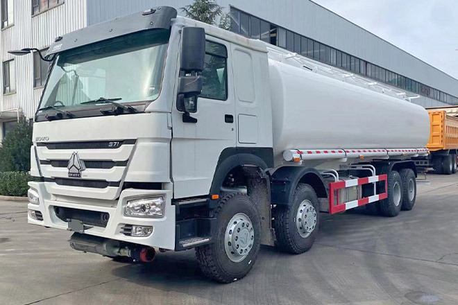 SINOTRUK Howo 371 Petrol Tank Truck Price for Sale in Saudi Arabia - Tank truck: picture 1 SINOTRUK Howo 371 Petrol Tank Truck Price for Sale in Saudi Arabia - Tank truck: picture 1