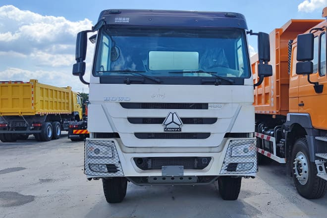 SINOTRUK Howo 400 Diesel Tanker Truck for Sale in Nigeria - Tank truck: picture 3 SINOTRUK Howo 400 Diesel Tanker Truck for Sale in Nigeria - Tank truck: picture 3