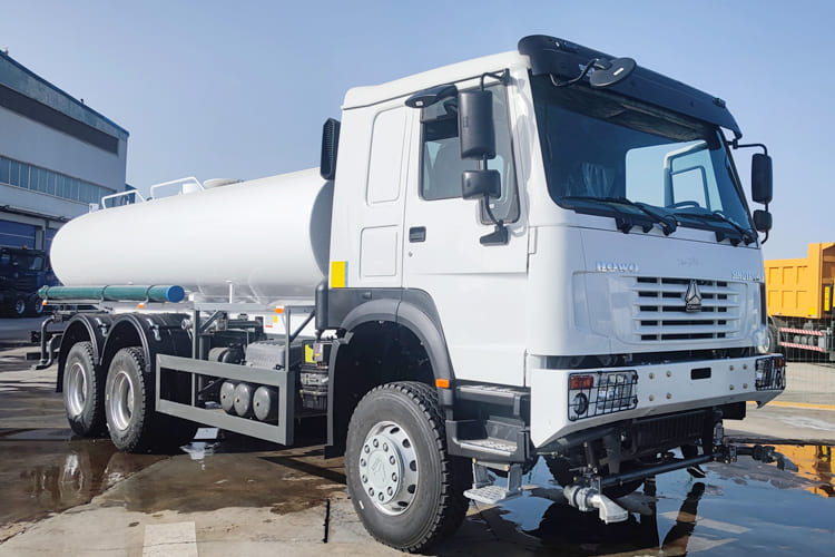 SINOTRUK Sinotruk Water Tanker Truck for Sale in Jamaica - Tank truck: picture 2 SINOTRUK Sinotruk Water Tanker Truck for Sale in Jamaica - Tank truck: picture 2