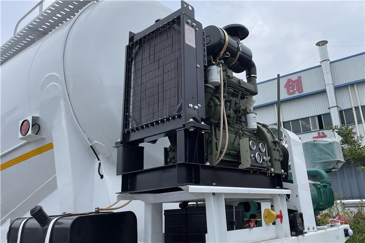 TITAN 3 Axle Dry Bulker Cement Tanker Trailer for Sale In Saudi Arabia - Silo semi-trailer: picture 2 TITAN 3 Axle Dry Bulker Cement Tanker Trailer for Sale In Saudi Arabia - Silo semi-trailer: picture 2