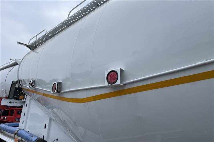 TITAN 3 Axle Dry Bulker Cement Tanker Trailer for Sale In Saudi Arabia - Silo semi-trailer: picture 4 TITAN 3 Axle Dry Bulker Cement Tanker Trailer for Sale In Saudi Arabia - Silo semi-trailer: picture 4