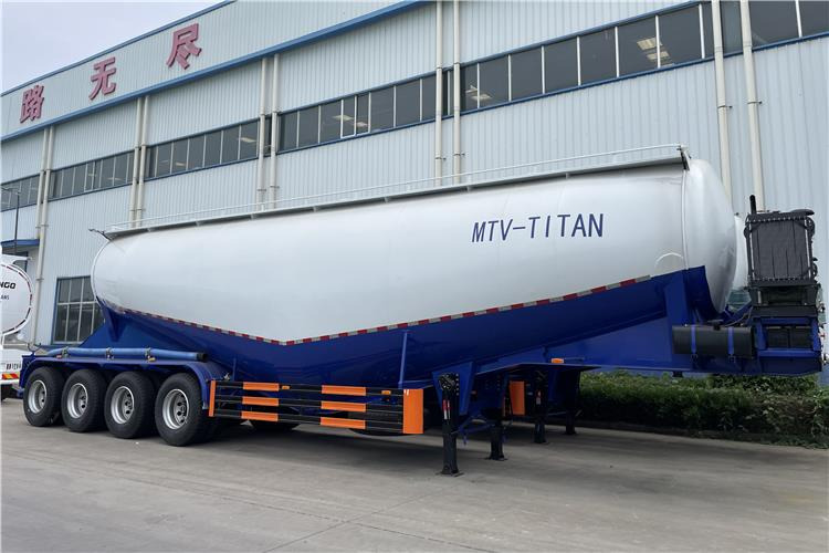 TITAN 4 Axle 60 Ton Bulker Cement Tanker Trailer for Sale In United Arab Emirates - Silo semi-trailer: picture 1 TITAN 4 Axle 60 Ton Bulker Cement Tanker Trailer for Sale In United Arab Emirates - Silo semi-trailer: picture 1