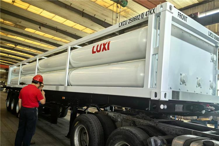 TITAN CNG Tanker Trailer for Sale In Taiwan - Tank semi-trailer: picture 3 TITAN CNG Tanker Trailer for Sale In Taiwan - Tank semi-trailer: picture 3